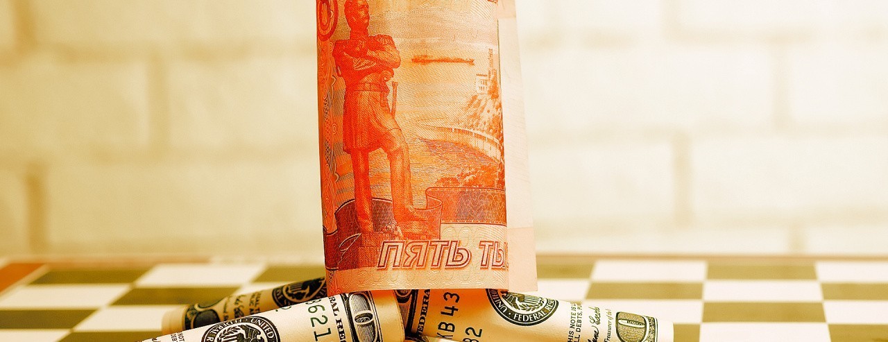 Кому разрешат не продавать валютную выручку?